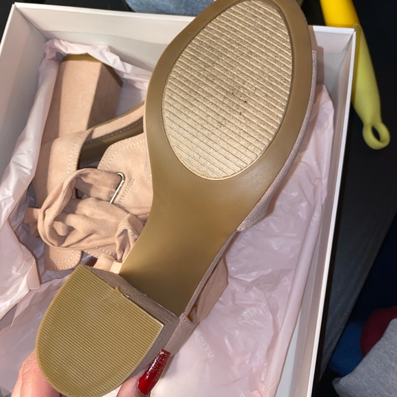 Pink bow heels.. Never worn! Perfect condition! - Picture 3 of 3